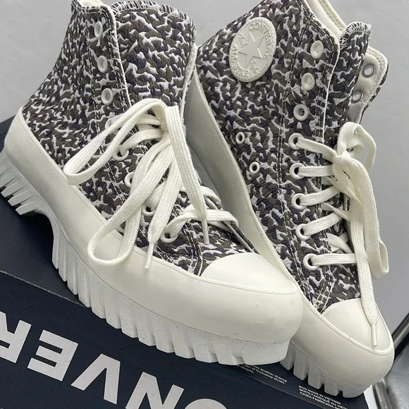 Converse WMNS High-Top Platforms A00877C
CTAS LUGGED 2.0 HI
SAND DUNE/EGRET/EGRT - Picture 6 of 16